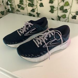brooks running shoes